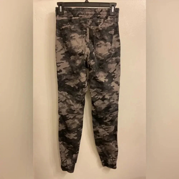 Spanx Stretch Mid Rise Twill Joggers Black Wash Camo Size Extra Small - Picture 6 of 10